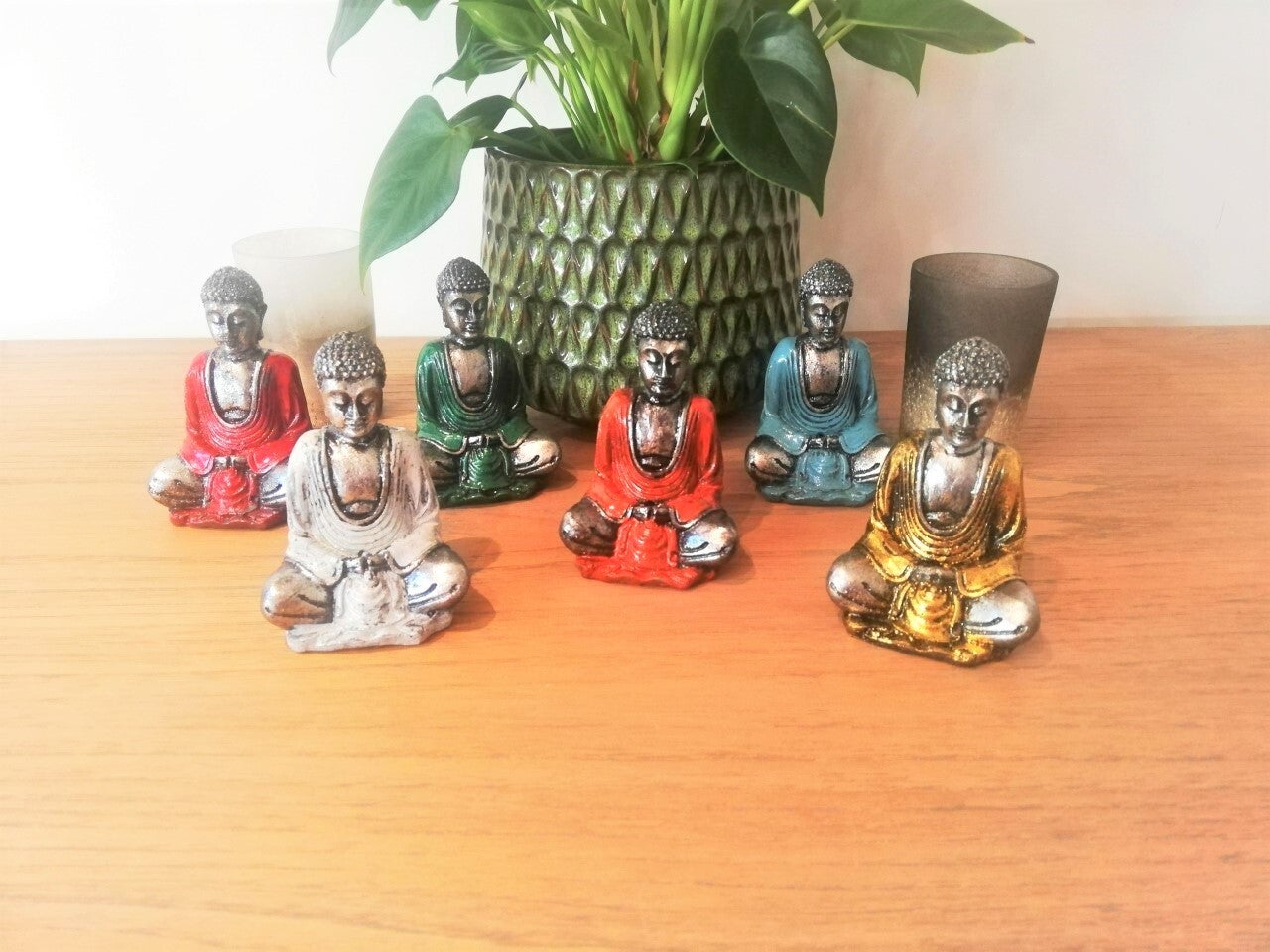 Beeldje Boeddha biddend - handgeschilderd