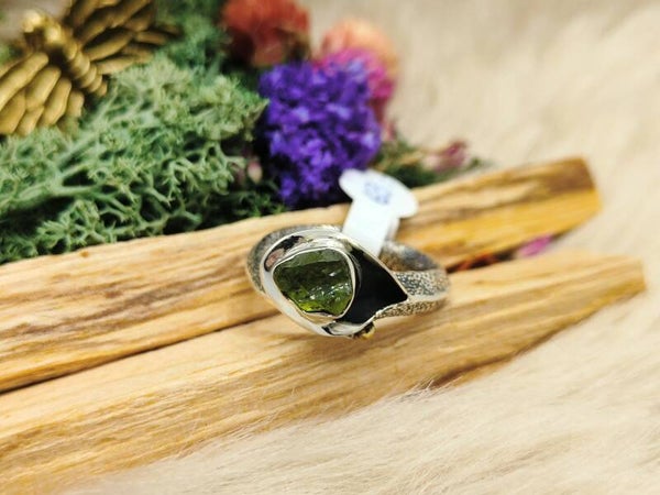 Ruwe peridoot ring - bijzonder ontwerp
