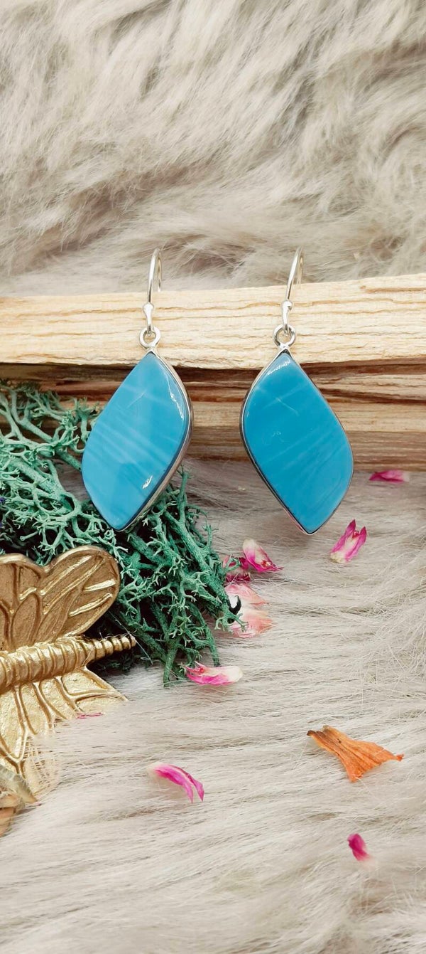 Blauwe owyhee opaal oorhangers