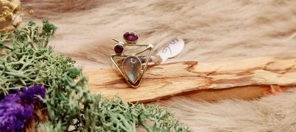 Labradoriet ring met amethist - uniek ontwerp