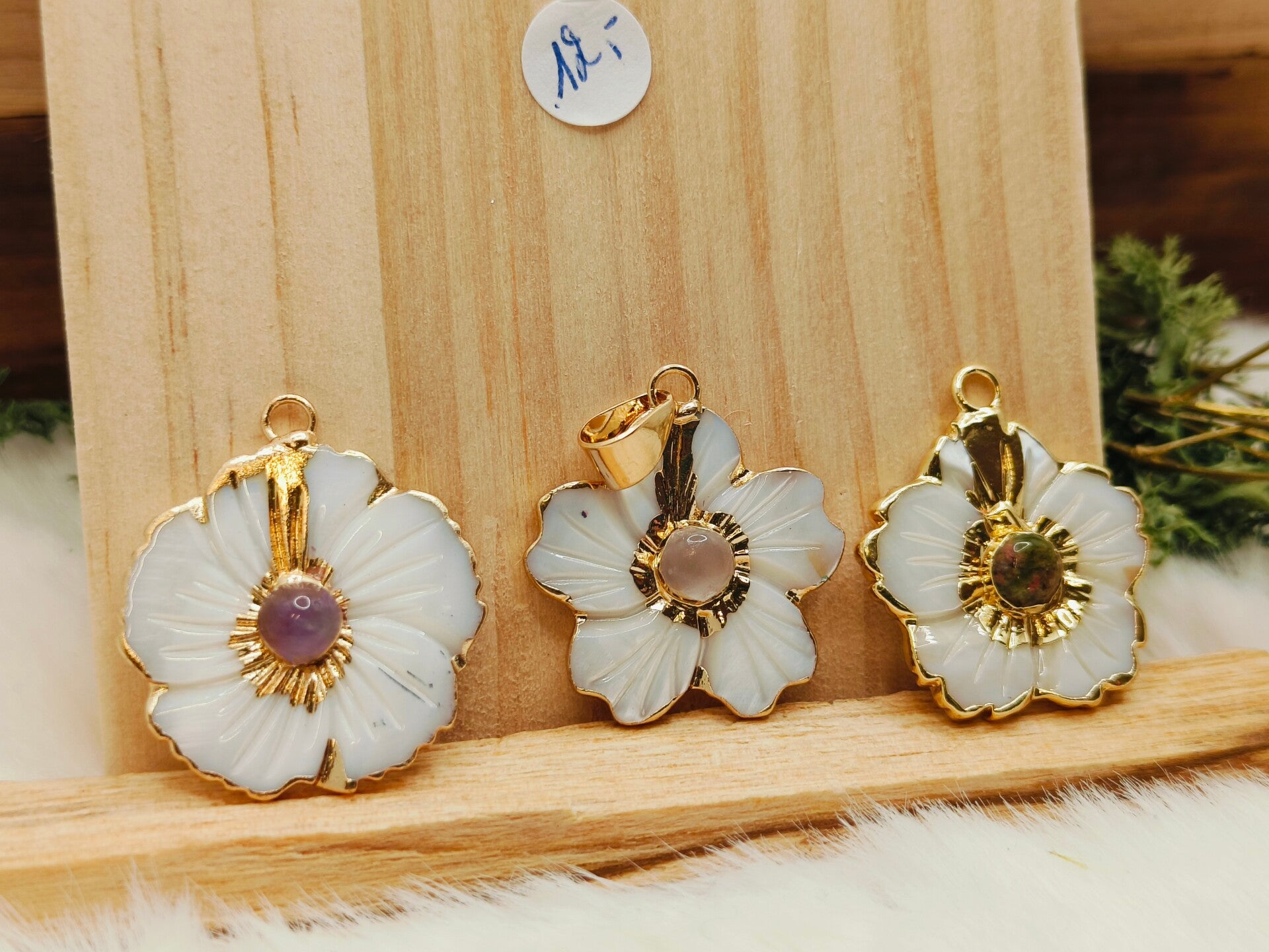 Bloemetjes hanger in amethist, rozenkwarts of unakiet