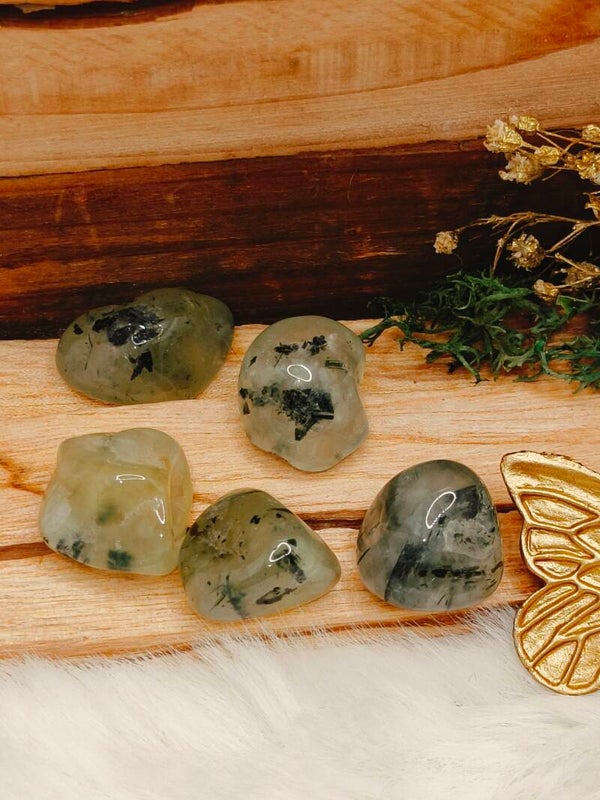 Prehniet trommelsteen