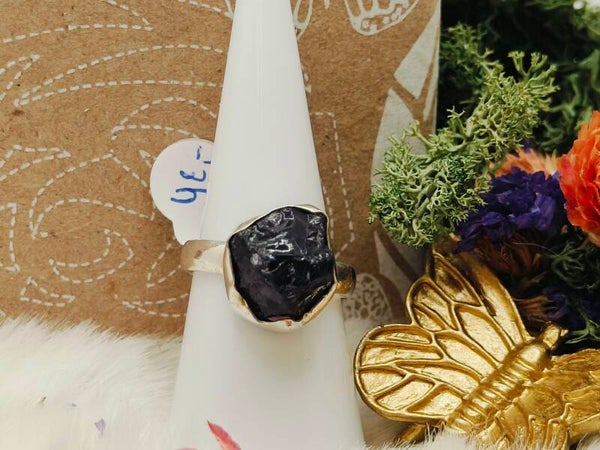 Zwarte amethist ruwe ring