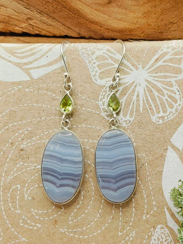 Blue lace chalcedoon met peridoot oorhangers