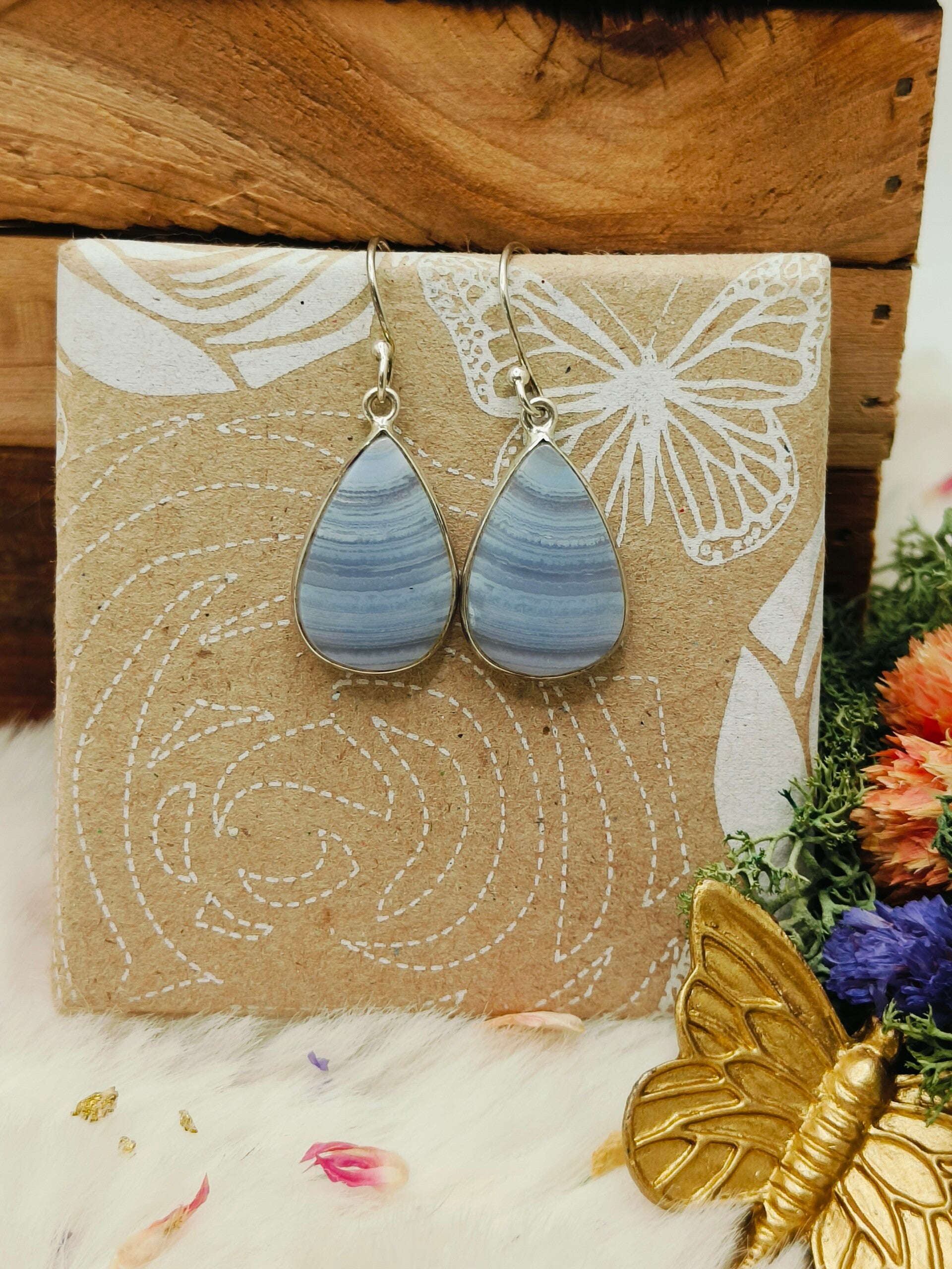 Blue lace chalcedoon oorhangers