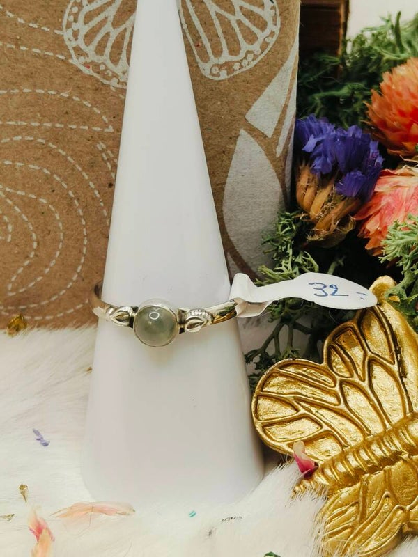 Prehniet fijn ringetje