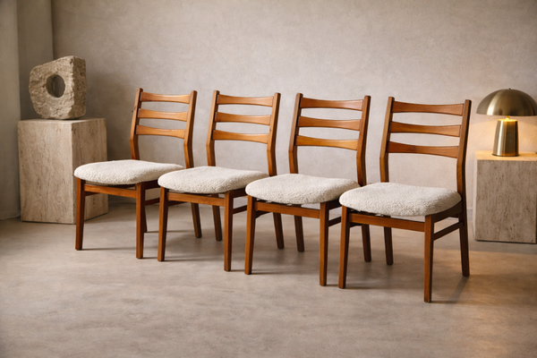 Set of 4 Danish dining chairs in teak and bouclé, 1960's - Antwerp, Belgium