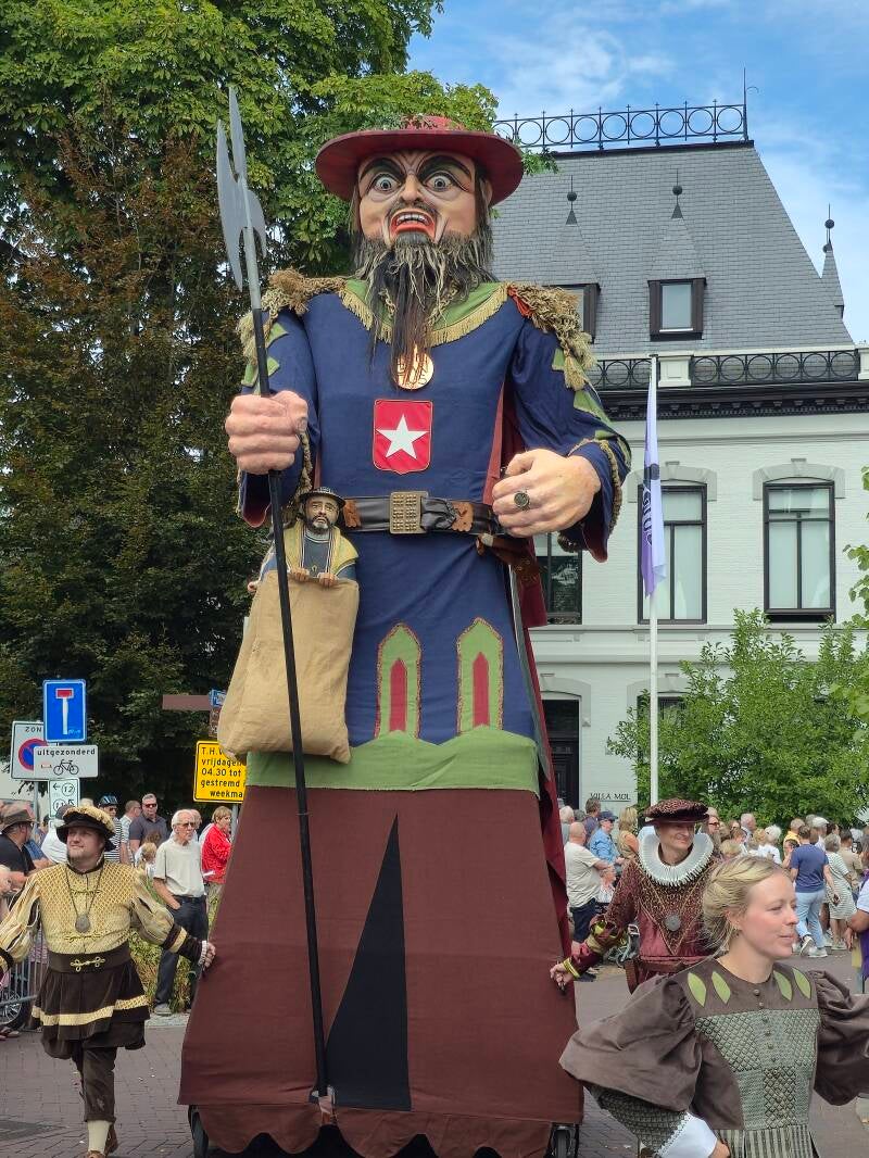 rob-v-d-wiel-reuzenbruiloft-gilze-20260816_135101-standard.jpg