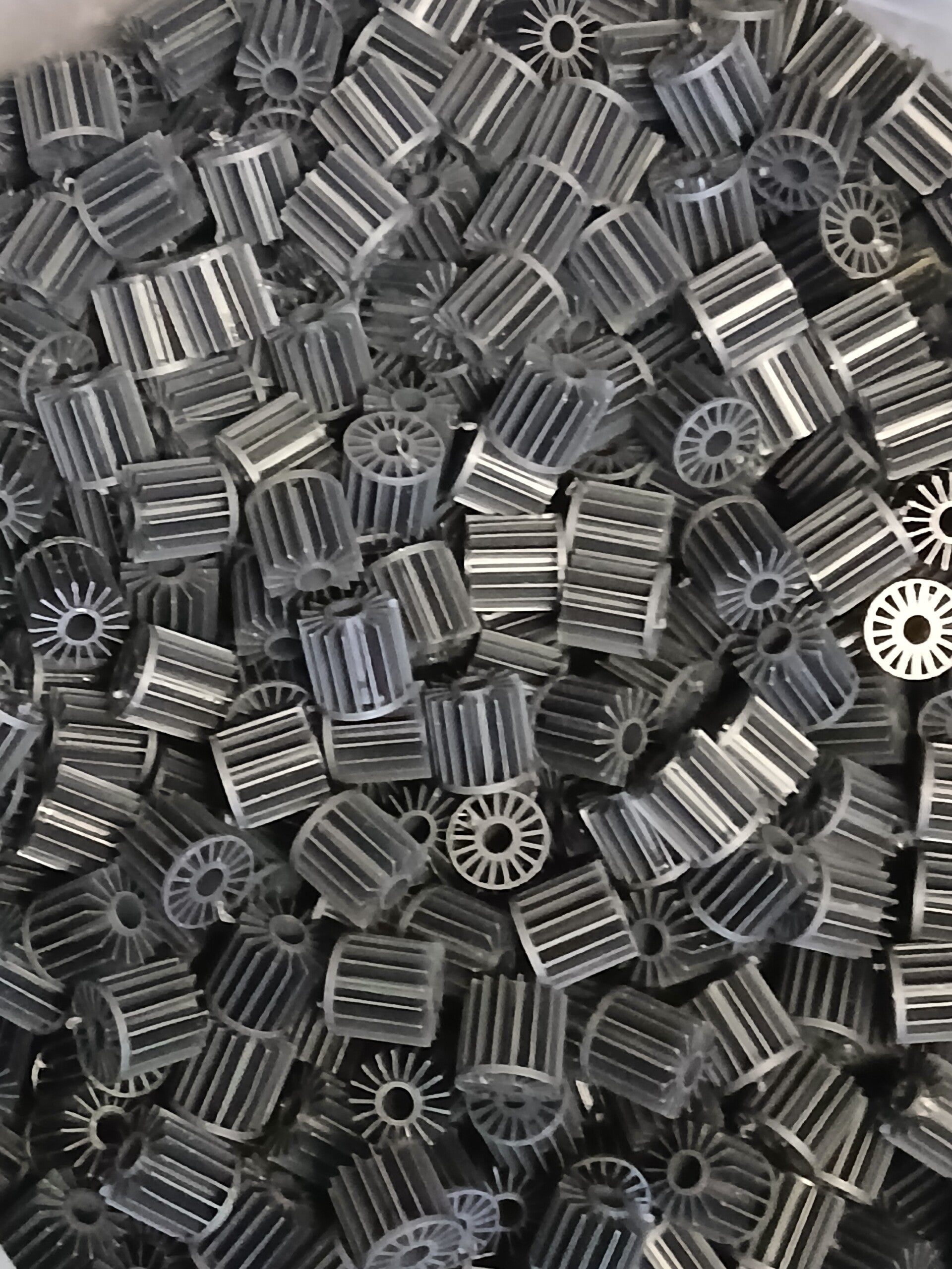 1L Helix Filtermaterial 1L 2,00€ (Gebrauchtware) www.2handaquaristik.de