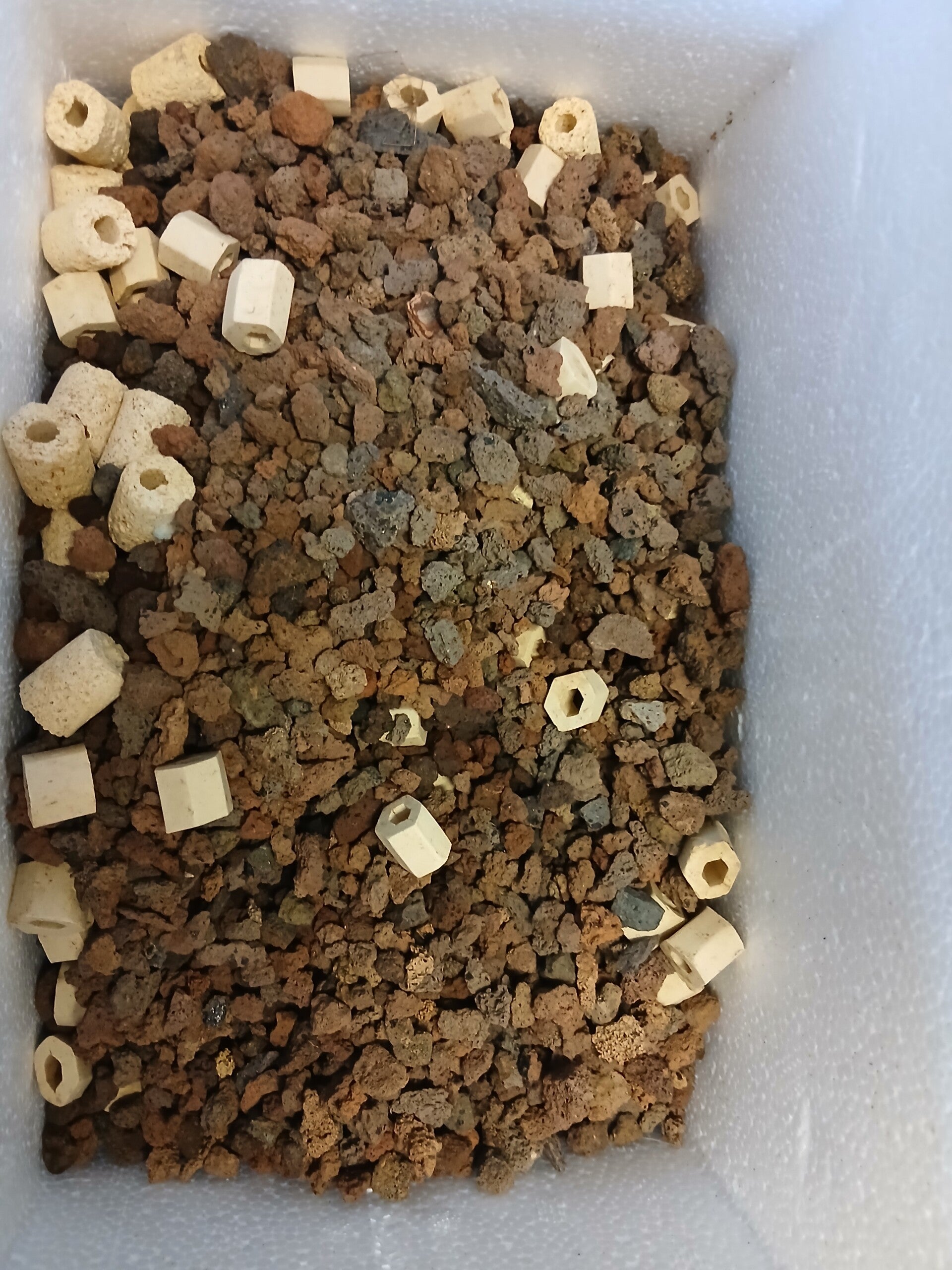 Filtergranulat für Außenfilter Restposten Gebrauchtware ca. 2Kg 5€  www.2handaquaristik.de