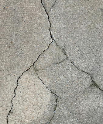 Fissures de béton à réparer