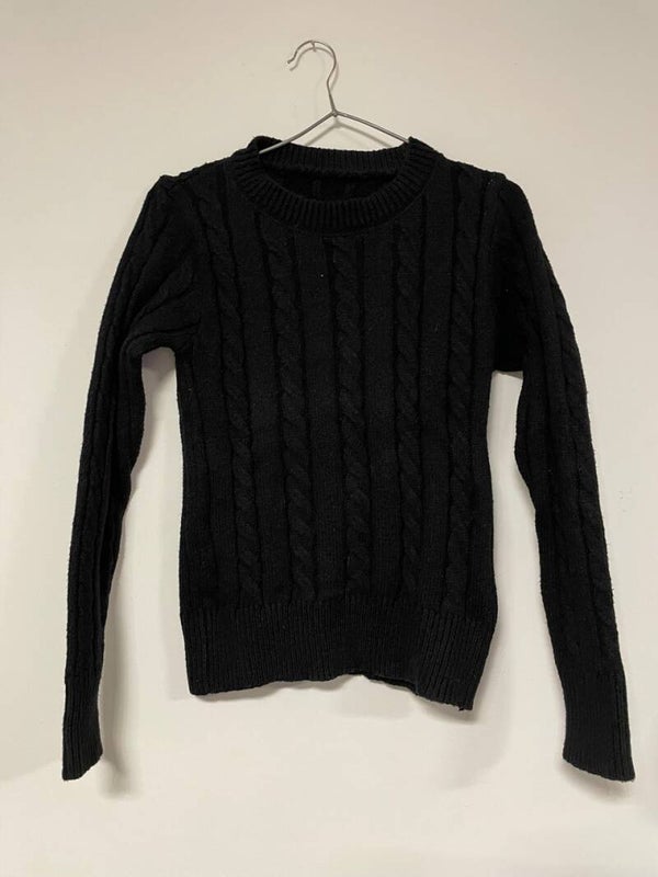 Schwarzer Pullover