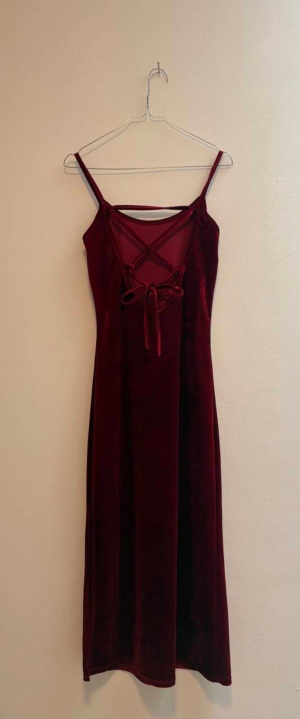 Rotes Samtabendkleid