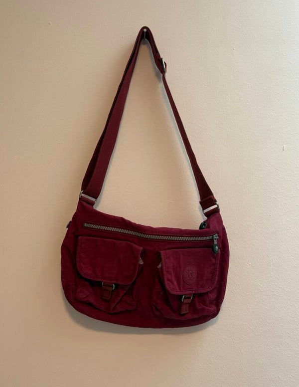 Weinrote Kipling Handtasche