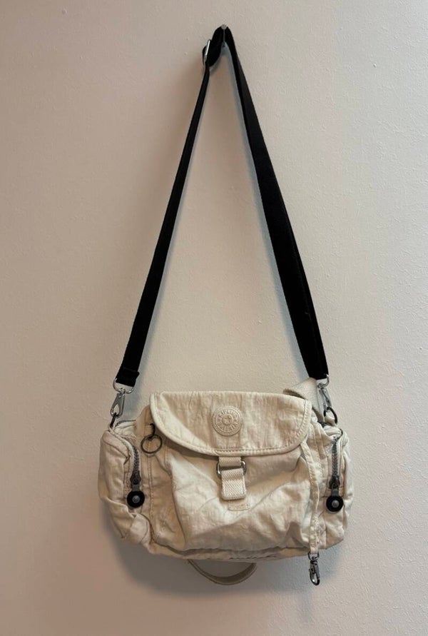 Weiße Kipling Handtasche
