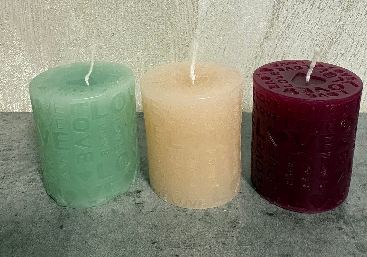 Kerze mit Love Prägung