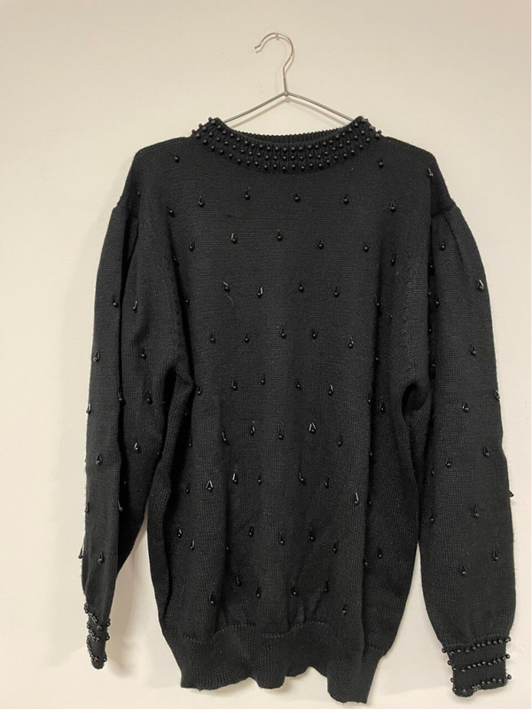 Schwarzer Perlen Pullover