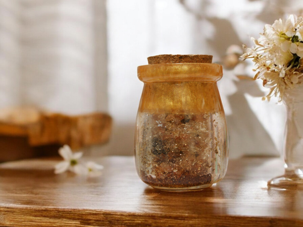 Honeysuckle Heaven Bath Salt Jar – Gold Sparkle Resin