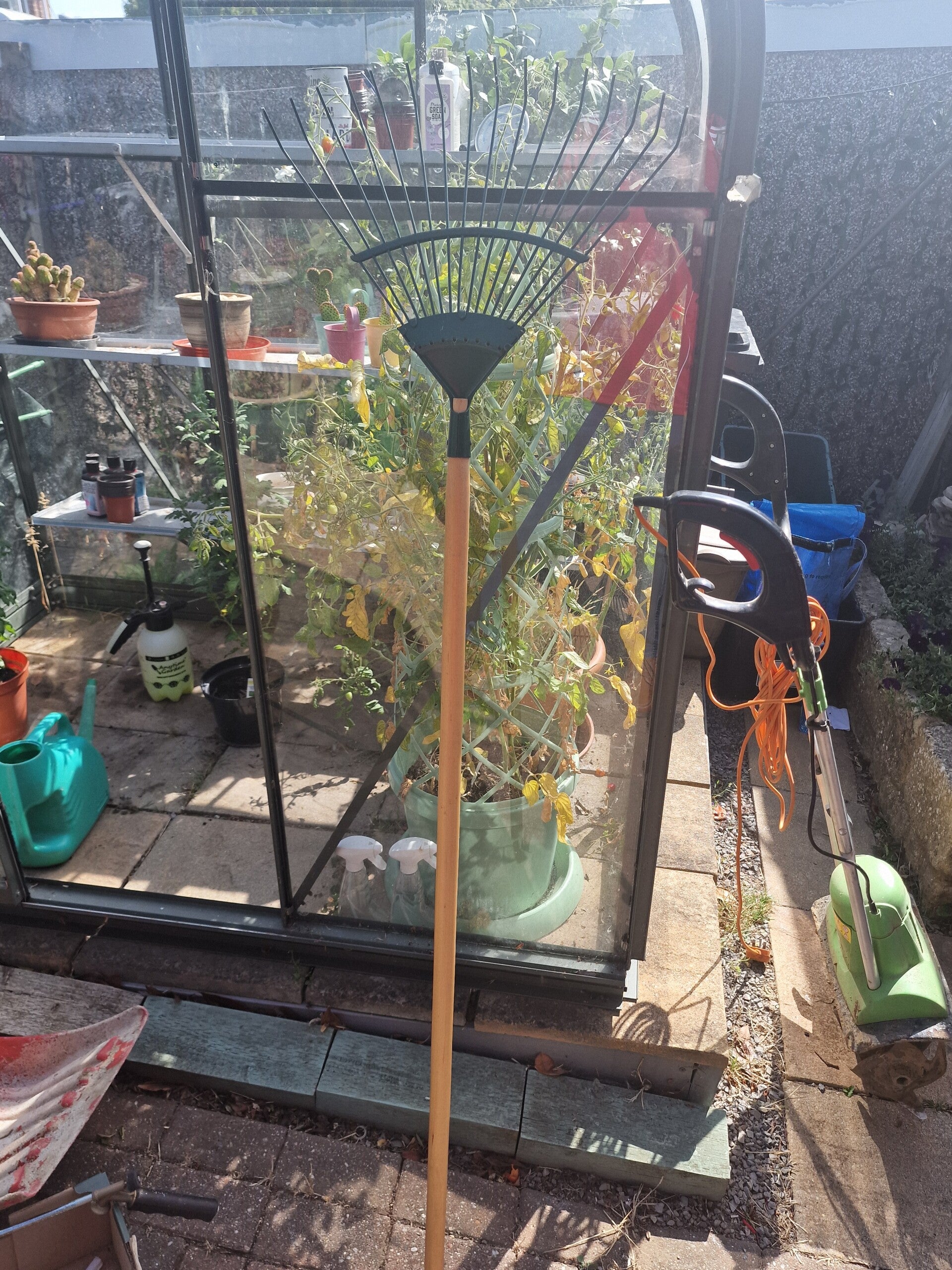 peter-cleaver-9_hand-tools_leaf-rake-1-standard.jpg