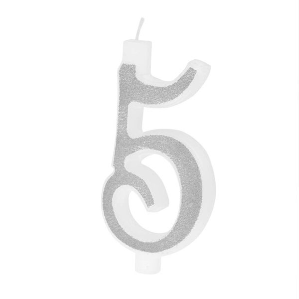 Suuri hopeinen kynttilä glitterillä, numero 5
