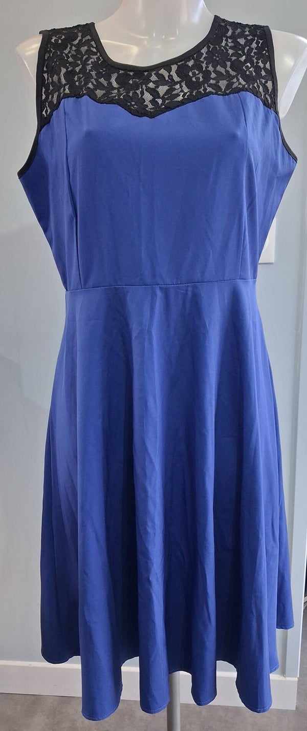 GS13 Robe bleue dentelle noire XL