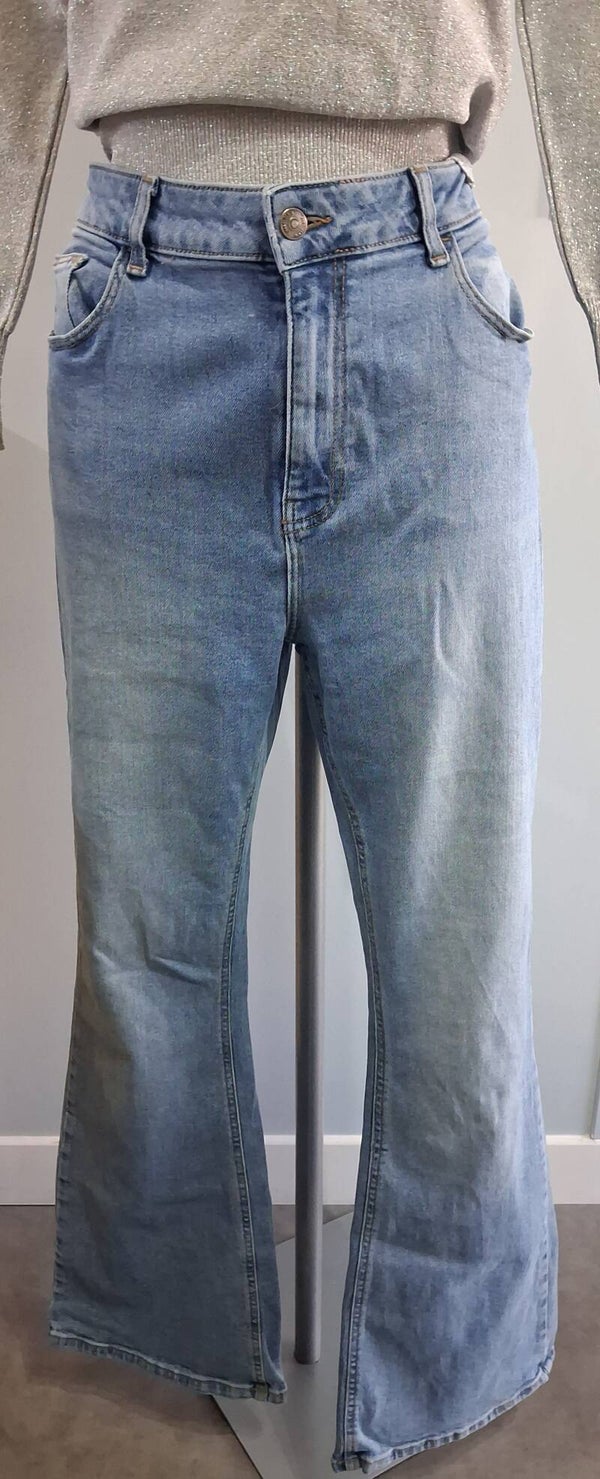 GS23 Jean flare femme Kiabi 44