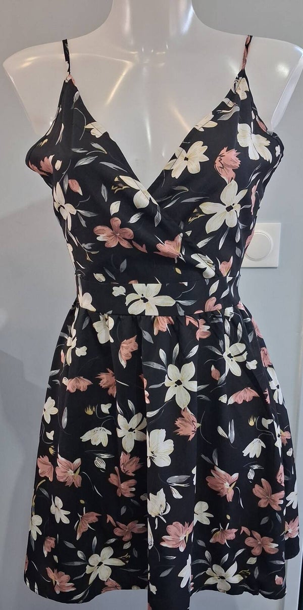 GA17 Robe noire à fleurs 36