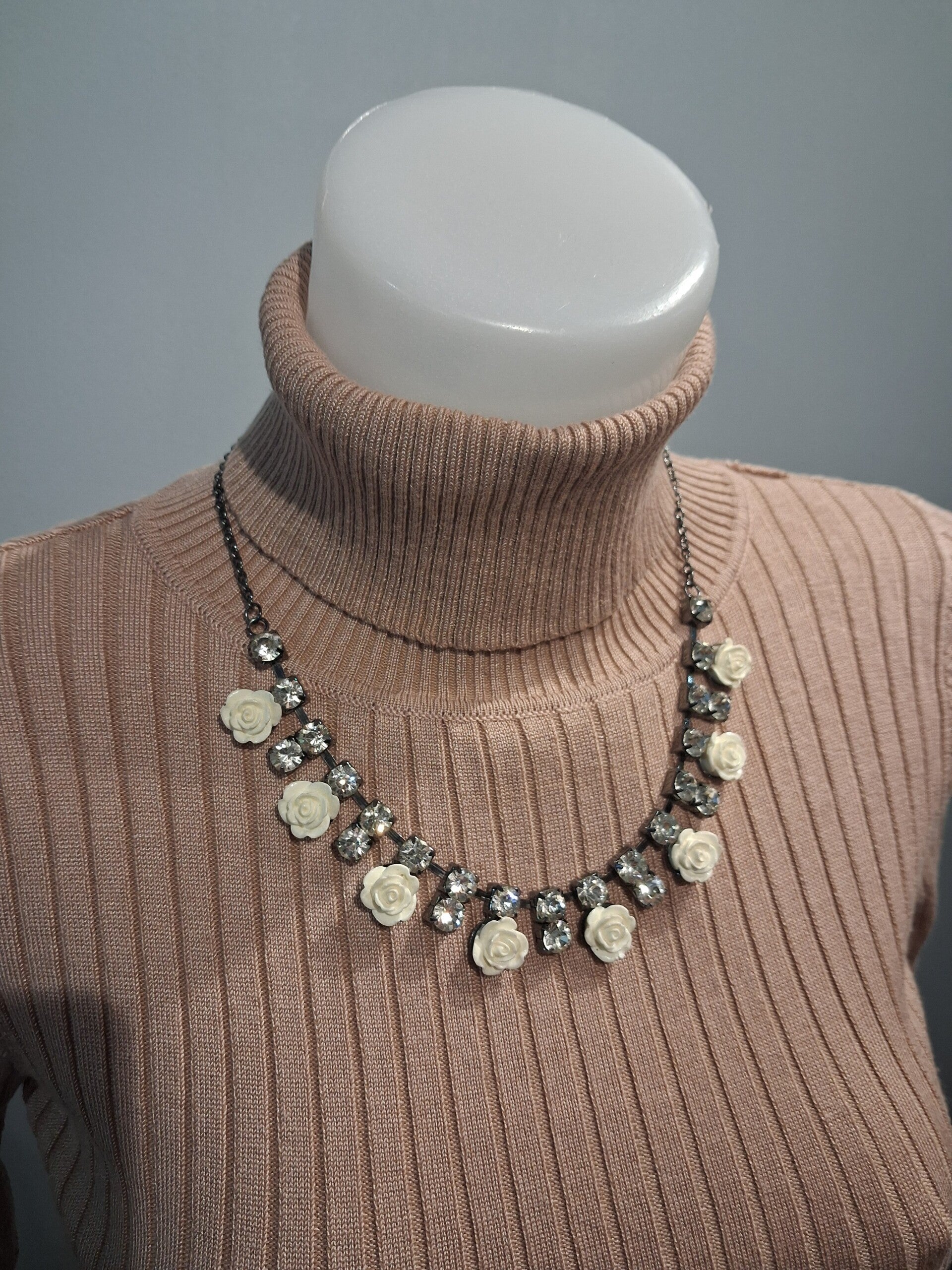 CO0008 Collier strass fleurs