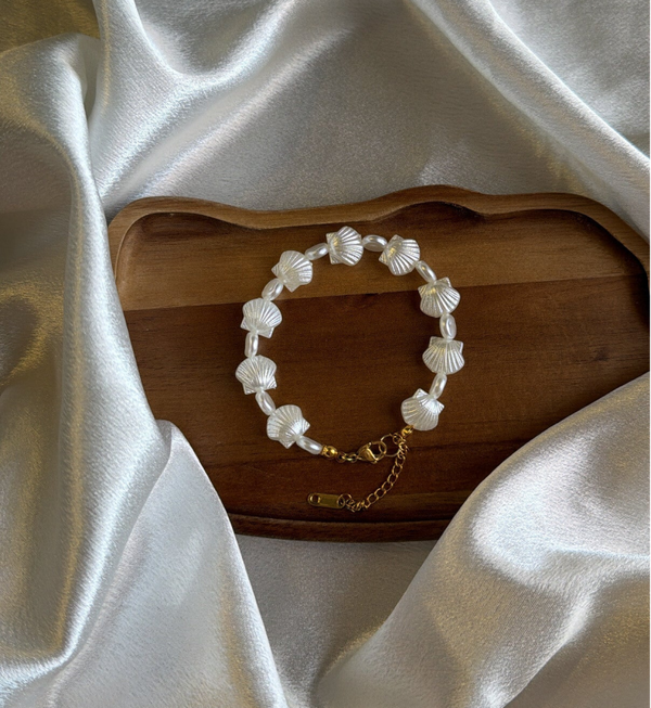 Island Shell Bracelet
