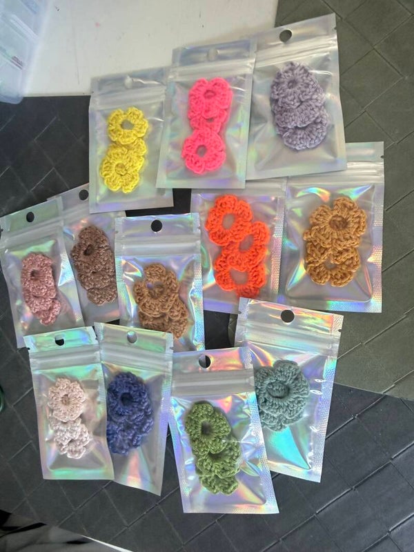 knoop bloemetjes ( per 3 stuks)