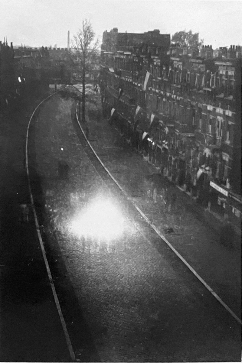 mei 1945 Lisstraat verbranden verduisteringsgordijnen