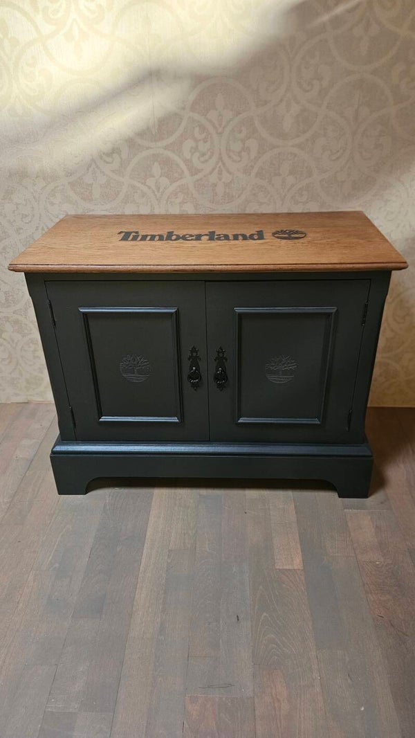 Eiken schoenenkast gangkast met Timberland logo
