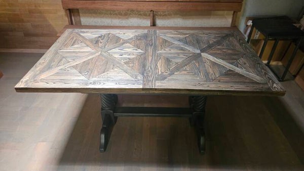Landelijke kolompoot eettafel met RM kasteelvloer motief