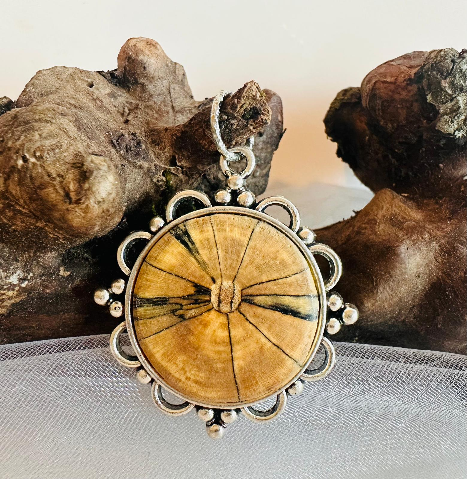 Anhänger aus gestockter Buche (AH50-1)