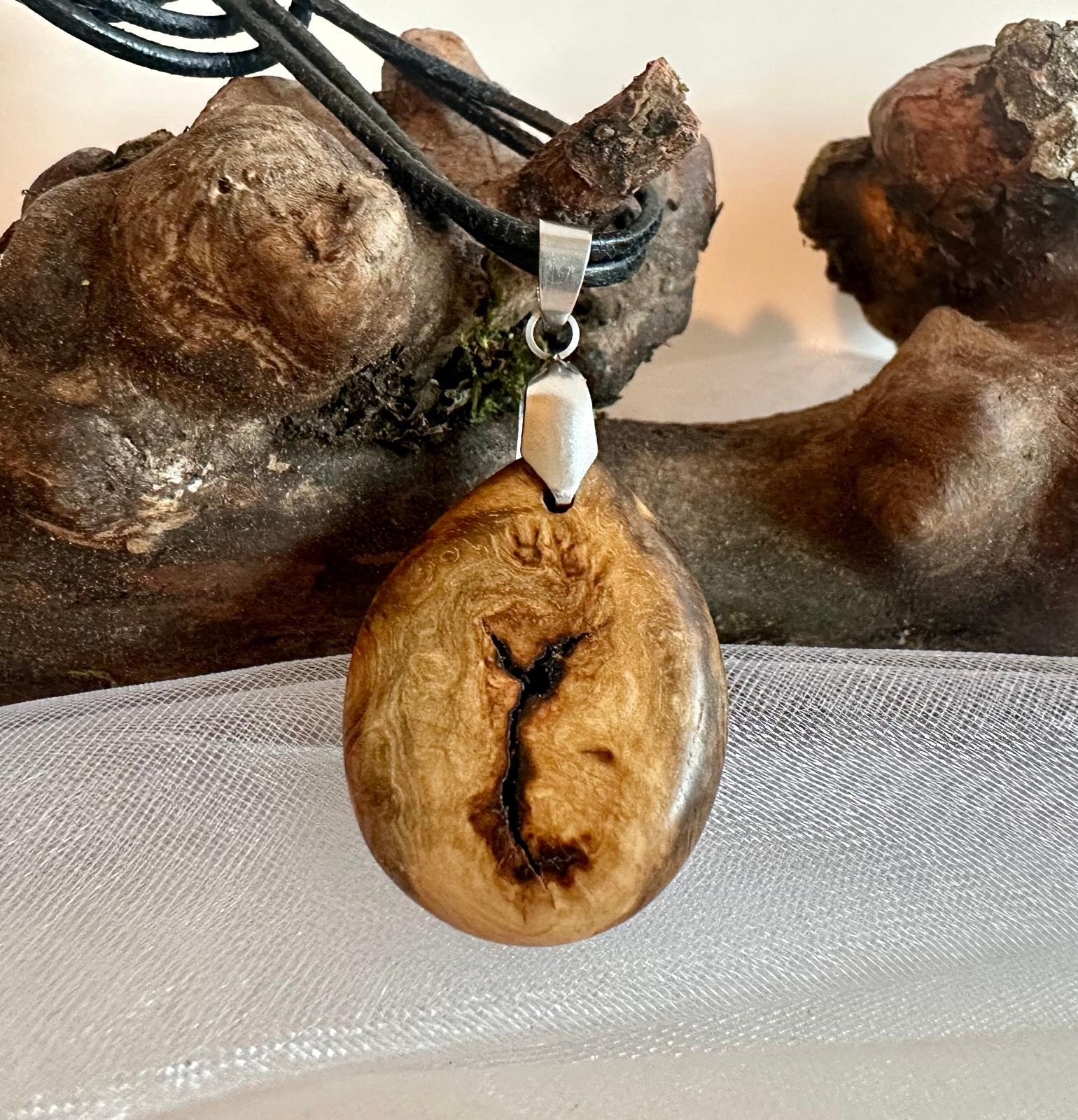 Altholzbaumperle aus Eiche mit Lederarmband (HK23-1)