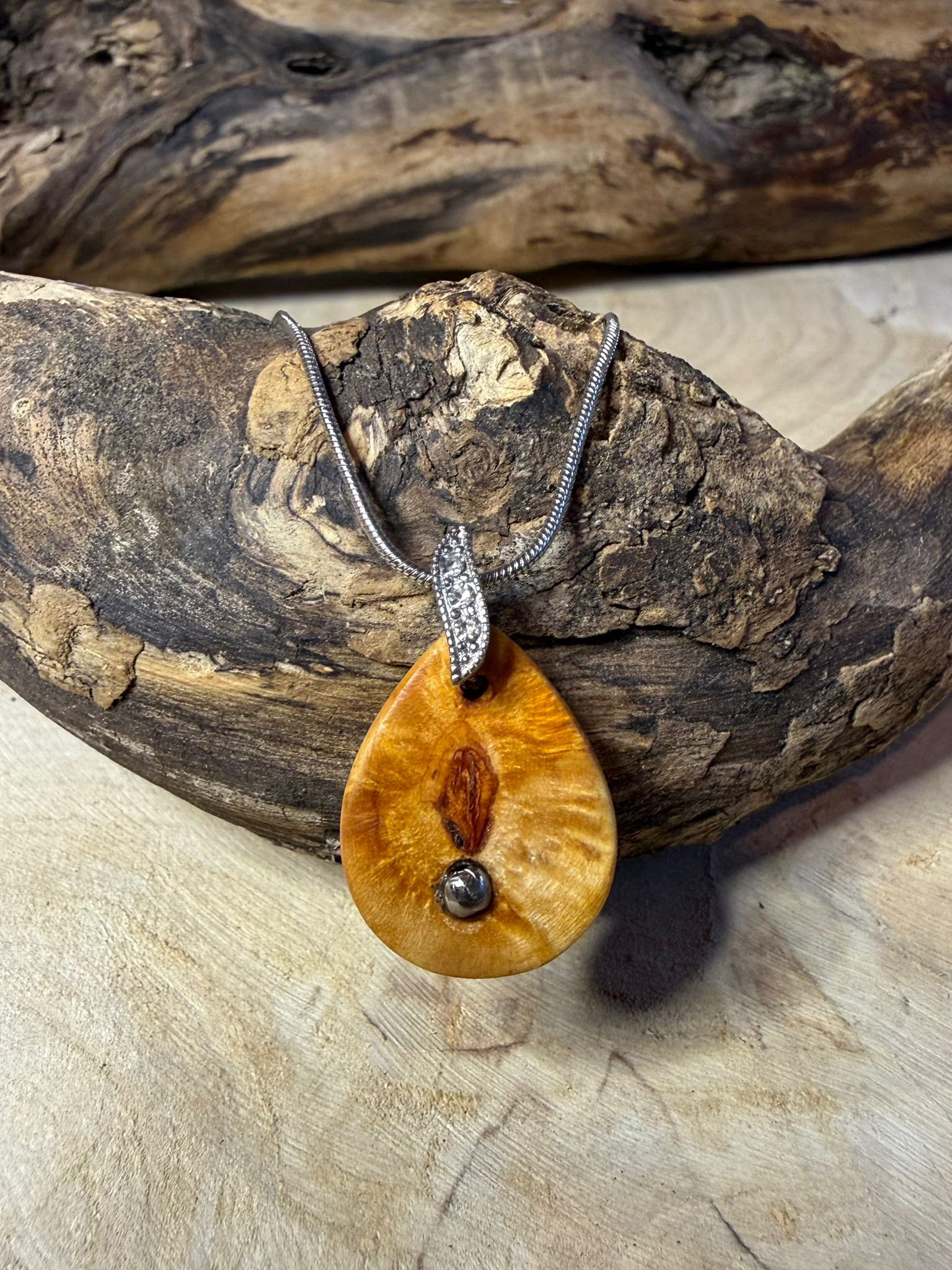 Ahornbaumperle mit Silberkette (HK45-1)