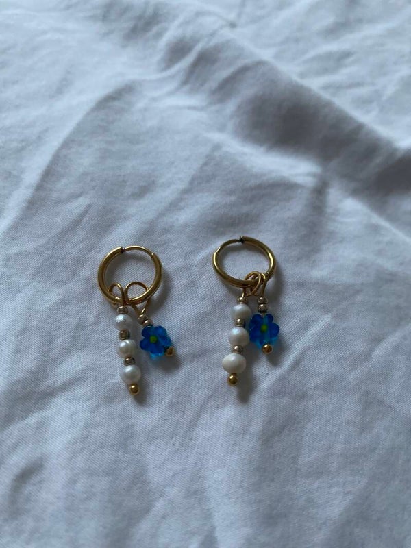 Flower pearl earrings