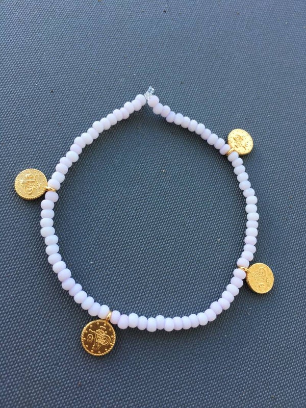 Licht roos armbandje met muntjes