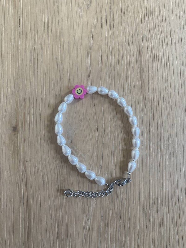 Flower pearl bracelet