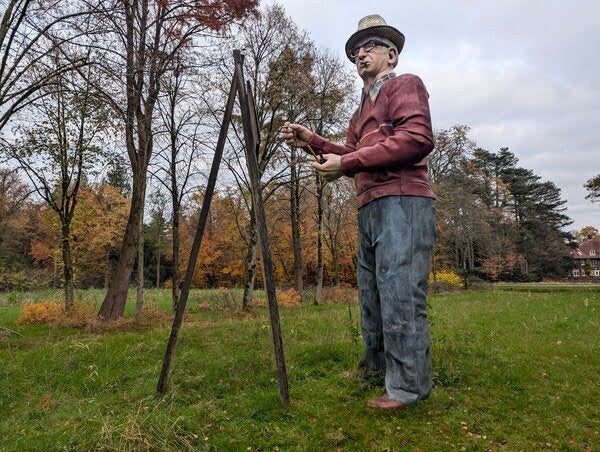 De Andreas Schotel wandelroute voert je midden in de natuur langs zijn werkplekken, kunstwerken  en levensgrote sculpturen.