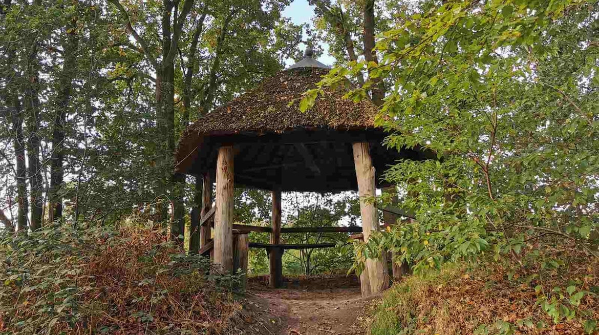 De Koepelroute is een wandelroute tussen Roosendaal en Zundert. De wandeling gaat langs verschillende jacht- en theekoepels.