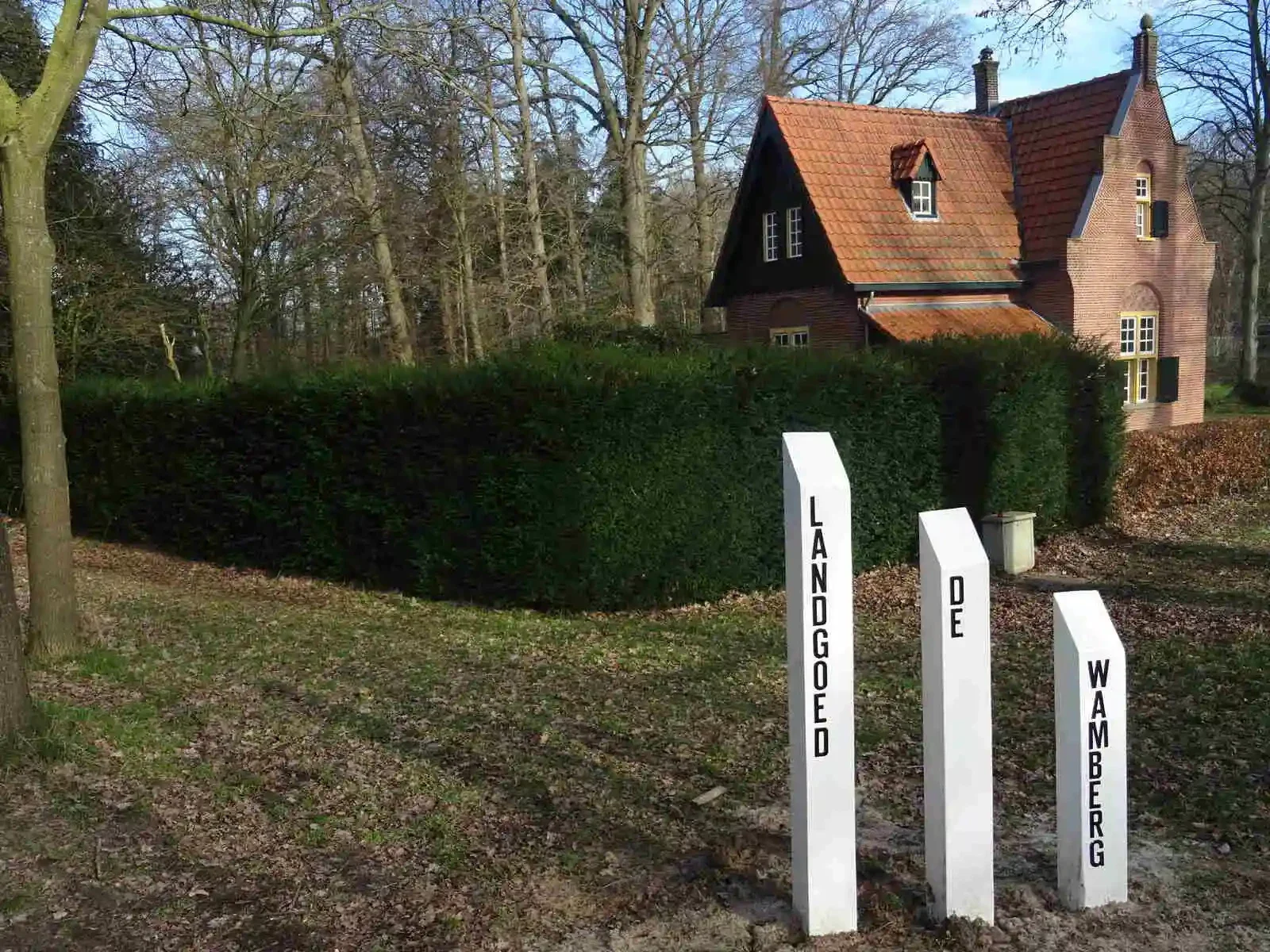 De Wamberg ligt in het dal van de Groote Wetering. Wamberg en dal van de Wetering is een mooie wandelgebied.