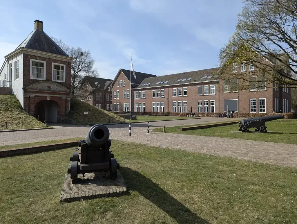 Wandelroute Ijzeren Man en Vughtse Heide. Het is mooi wandelen in de omgeving van de Ijzeren Man en Vughtse Heide. Het is leuk wandelen naar het sfeervolle Fort Isabella.