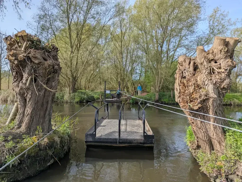 Mooie wandeling door het mooie landschap Het Goene Woud. Het Groene Woud ligt in het hart van het dorp Liempde. Mooie gevarieerde wandeling waar we met het Sint Janspontje De Dommel oversteken.