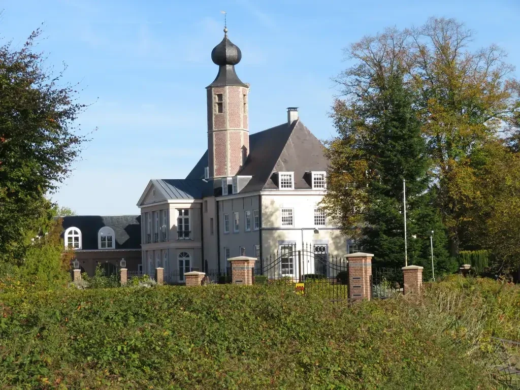 Wandelroute landgoed Haanwijk en landgoed  Sterrenbos. Wandelen naar het kasteel Nieuw-Herlaer. Wandelen langs het sierlijke riviertje De Dommel in Sint-Michielsgestel.