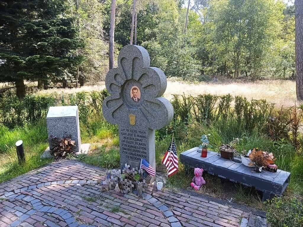 Groepswandeling ter nagedachtenis aan de Amerikaanse soldaat Joe Mann. Deze groepswandeling is op zondag 5 juli vanuit het Joe Mann Paviljoen.
