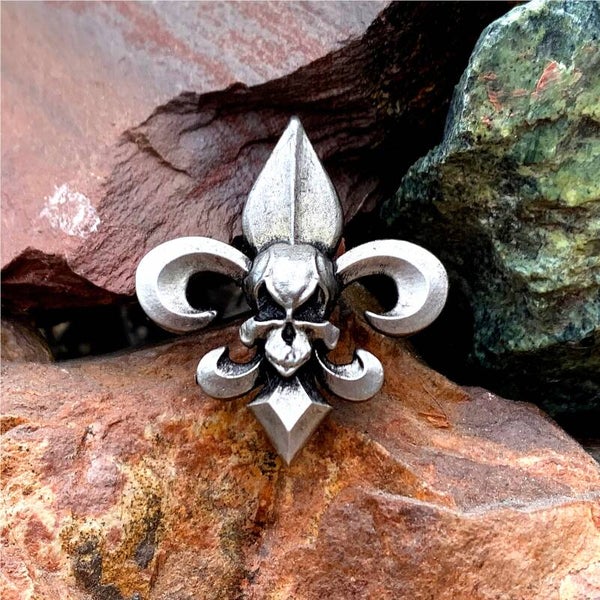 Fleur De Lis with skull pin/badge