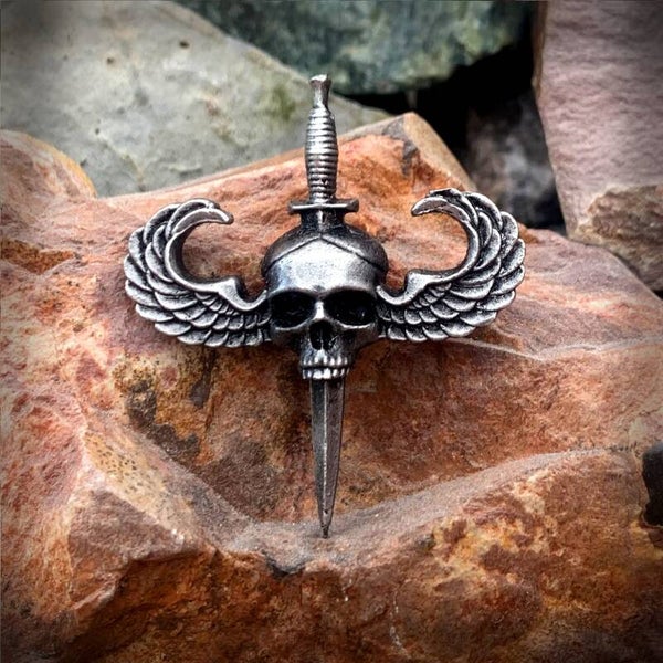 Winged Skull with dagger airborne special forces pin / badge
