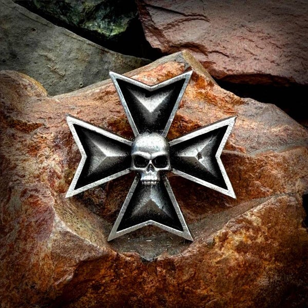 Iron  Cross with Skull pin / badge