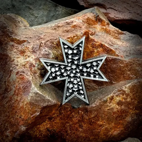 Templars with skulls pin